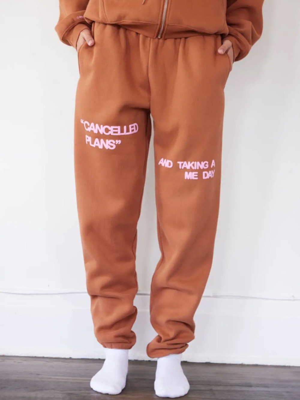 Women’s Graphic Mayfair cozy jogger Sweatpants “cancelled plans” brown XS